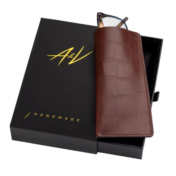 Real Calfskin Eyewear Cover – Alligator Embossed Leather - Morrocan Red - Picture 2 of 3